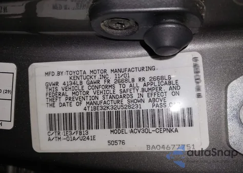 2002 Toyota Camry Le z USA, uszkodzony, nr VIN 4T1BE32K32U528231